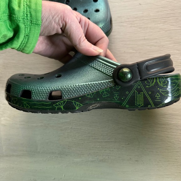 Crocs Classic Clog "Wicked" The Wizard of Oz Metallic Green Size 4 M 6 W - Picture 8 of 10